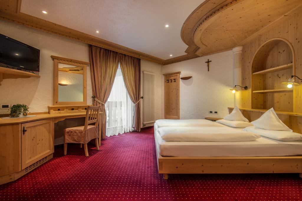 Hotel Gran Ciasa Colfosco Exterior photo